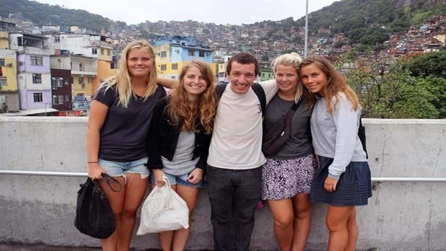 Rio: Favela Walking Tour of Rocinha with a Resident Guide - Craft stalls, street markets, and painted walls