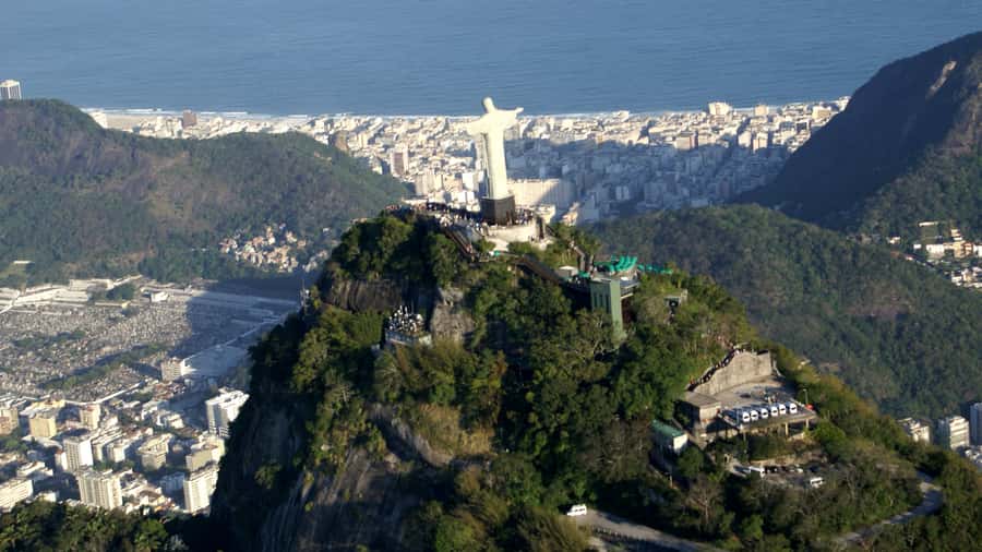 Rio: Maracanã Stadium & Christ the Redeemer by Rack Railway - Guides, audio, and language choices