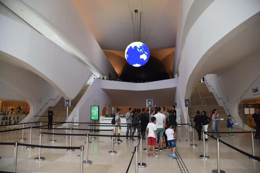 Rio: Olympic Boulevard, AquaRio and Museum of Tomorrow Tour - The guide can make or break the outing