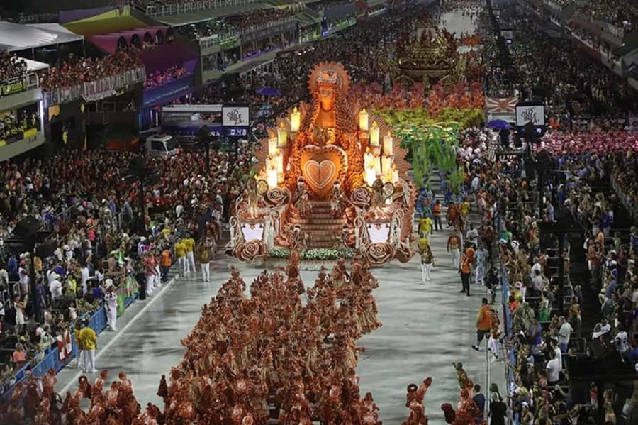 Rio: Premium Carnival Seating with Food, Drinks, & Transfers - Arriving at the Sambadrome and finding your box