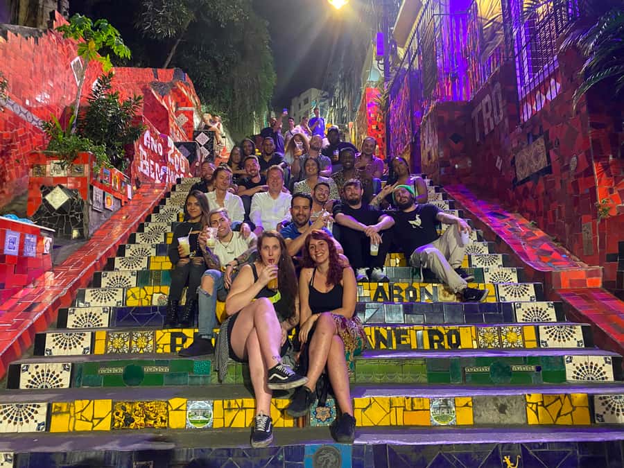 Rio: Pub Crawl in Lapa with Cachaça Tasting and Live Samba - Who will enjoy this most
