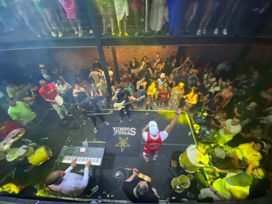 Rio: Pub Crawl in Lapa with Cachaça Tasting and Live Samba - Finishing at a nightclub with Brazilian funk