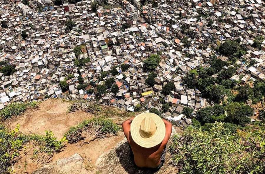 Rio: Two Brothers Hill & Vidigal Favela Hike (Shared Group) - Walking the 1.5-kilometer trail