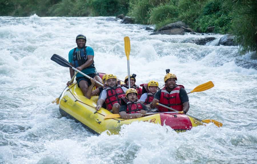 Rio: White Water Rafting Adventure tour in Rio de Janeiro - Seven kilometers of class II and III whitewater