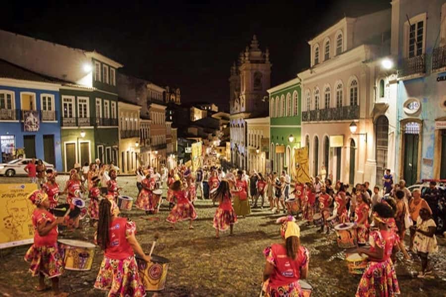 Salvador by Night: Pelourinho & Old Town Tour - Which guide style suits you best?