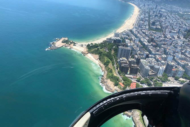 Samba Helicopter Tour: Private Flight - 4 people - Christ the Redeemer gets the first big moment
