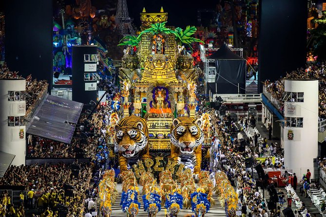 São Paulo Carnival Parade From A Prime Box: With Shuttle, Guide, Food & Drink - The buffet and open bar