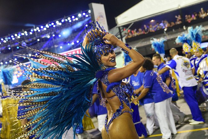 São Paulo Carnival Parade From A Prime Box: With Shuttle, Guide, Food & Drink - Staying until the final samba school at 7 a.m.