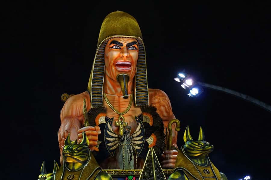 São Paulo Carnival Seating with Food, Drinks, & Transfer - Food, Drinks, and a Place to Recharge