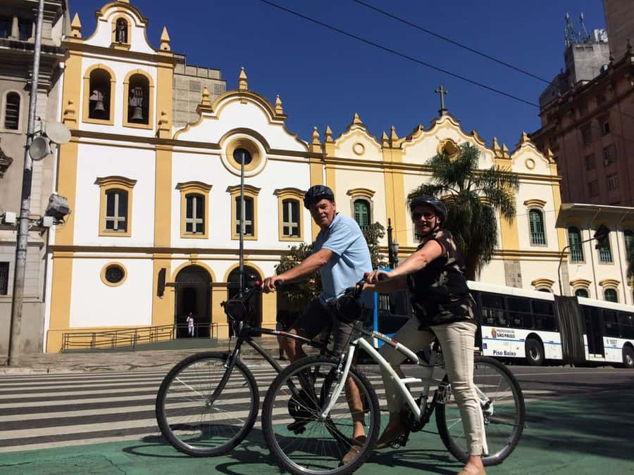 São Paulo: Downtown Historical Bike Tour - Copan Building and the modern city