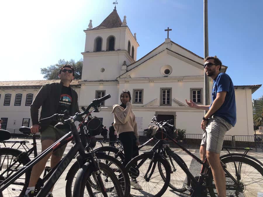 São Paulo: Downtown Historical Bike Tour - Luz Station, Pinacoteca, and Luz Park