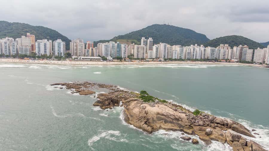 São Paulo: Santos and Guaruja Day Trip with Pickup and Beach - Crossing to Guarujá, the Pearl of the Atlantic