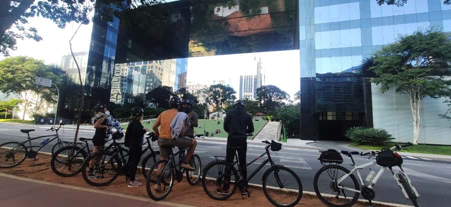 São Paulo: Street Art Bike Tour - Starting at Portinha 183 Café