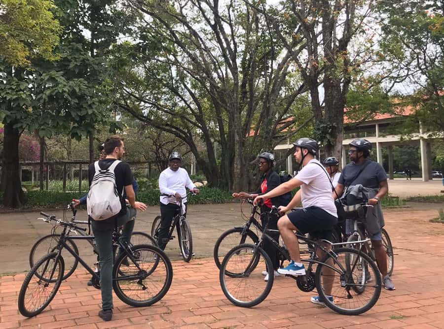 São Paulo: Street Art Bike Tour - MASP adds architecture and major art