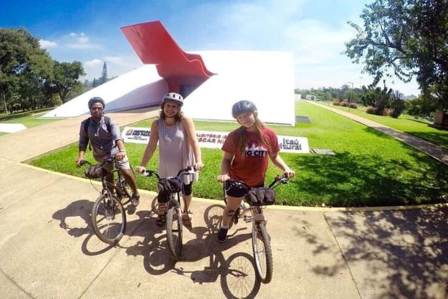 Sao Paulo: The Coolest Urban Scenes Bike Tour - Guides who shape the experience