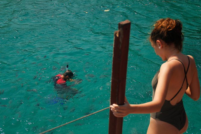 Schooner Cruise with Caipirinha drinks by the Blue Lagoon - Stop two: Praia de Fora and the fishing village