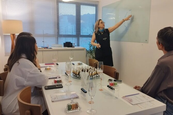Sensory Experience: Creation OF Authoral Perfume at MON PARFUM - A Personal Scent Instead of a Standard Souvenir
