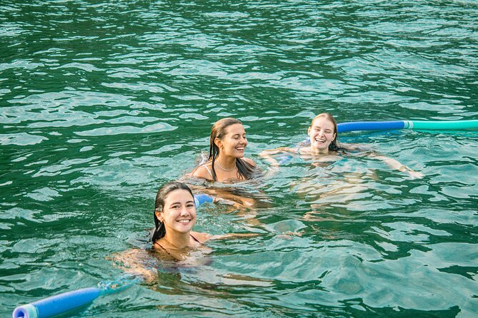 Shared Tour in Vela Catamaran - Velas do Rio - Fortaleza de Santa Cruz da Barra at the bay entrance
