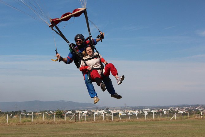 Skydive Tandem - São Paulo - Brazil - Canopy flight, steering, and the landing