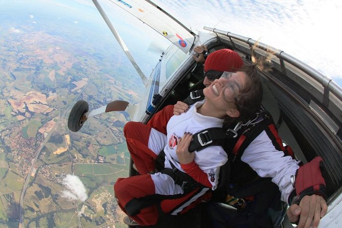 Skydive Tandem - São Paulo - Brazil - Is $160.52 a fair price?