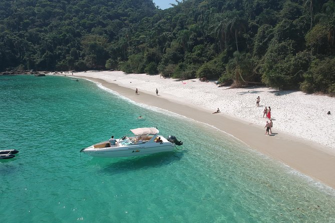 Speedboat ride - Paradise Islands - Angra dos Reis - Botinas Islands and the illusion of shallow water