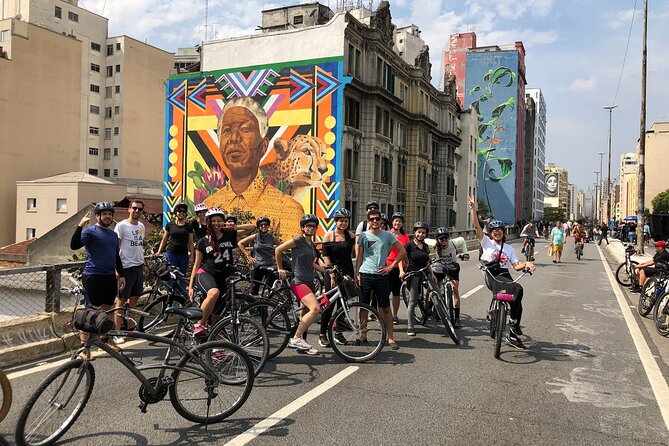 Street Art and Park Bike Tour - Oscar Niemeyer and the city’s cultural corridor