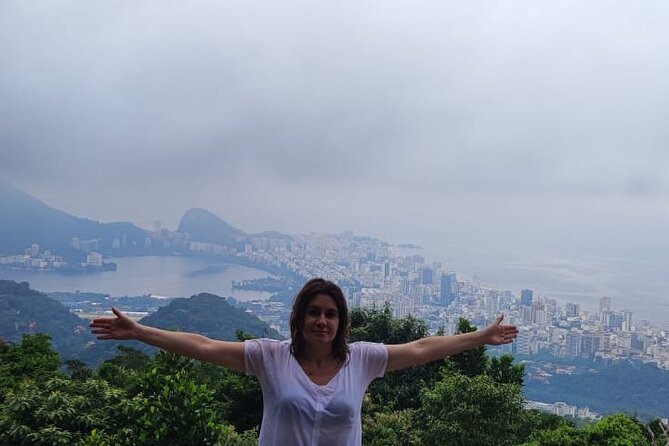 Sugarloaf - Hike and Easy Climb Sugarloaf's Coast - A gentle start along Pista Cláudio Coutinho