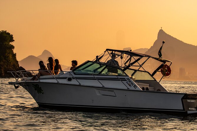 Sunset Boat Tour with Beer, Water, Soda and Snacks included - Museu do Amanhã: a short waterfront introduction