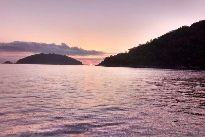 Sunset Kayaking - Why this short paddle works well in Paraty