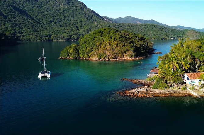 Super Blue Lagoon in Angra dos Reis - Praia das Flechas: the longest and most practical stop