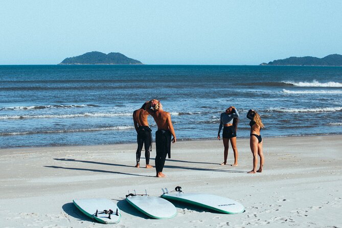 Surf Lesson with Qualified Instructor in Florianópolis - Arriving, changing, and getting ready