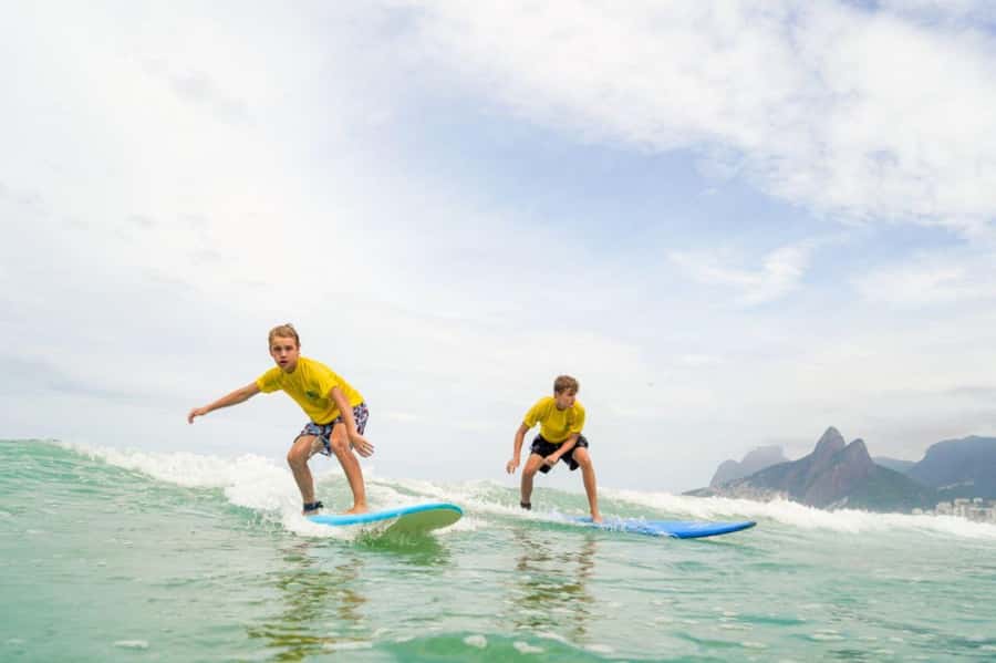 Surf lessons: in Arpoador in Ipanema. - Equipment, languages, and group size