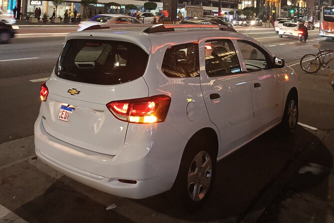 Taxi from Guarulhos Airport to São Paulo. - A clean car, water, and snacks
