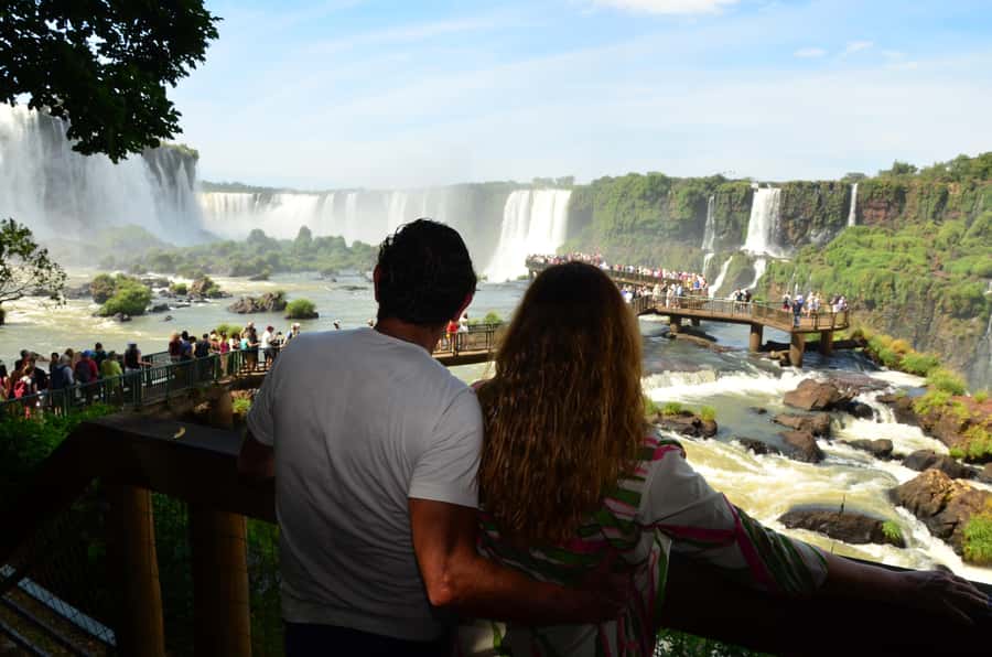 The Best of Iguazu Falls (Brazilian Side) - Half-Day Tour - The 1,200-meter trail and its main viewpoints