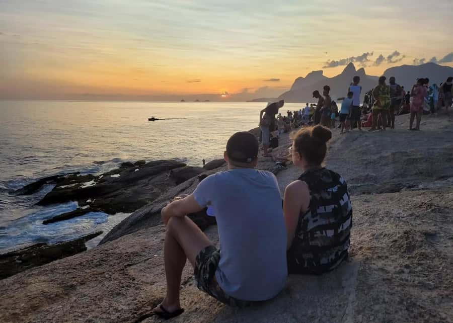 Tour Arpoador Sunset: Copacabana History & Stunning Sunset - Arpoador at sunset: the main event