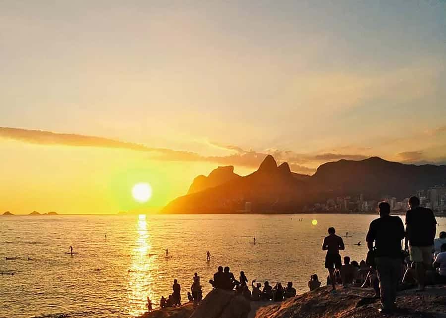 Tour Arpoador Sunset: Copacabana History & Stunning Sunset - Who should book this Copacabana sunset experience?