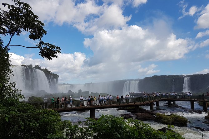 Tour to Iguazu Falls Brazil with visit at the Bird Park - Entering Iguazu National Park in Brazil