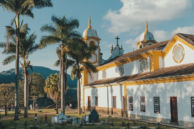 Walking Tour Alleys of Tiradentes - Right Street, the old jail, and four corners